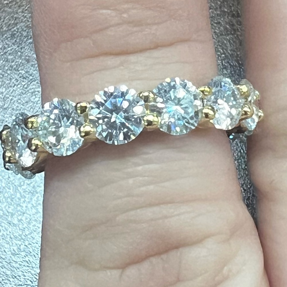 Moissanite infinity band